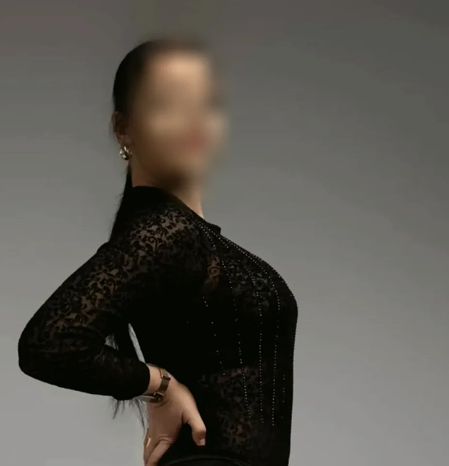 Emina, 24