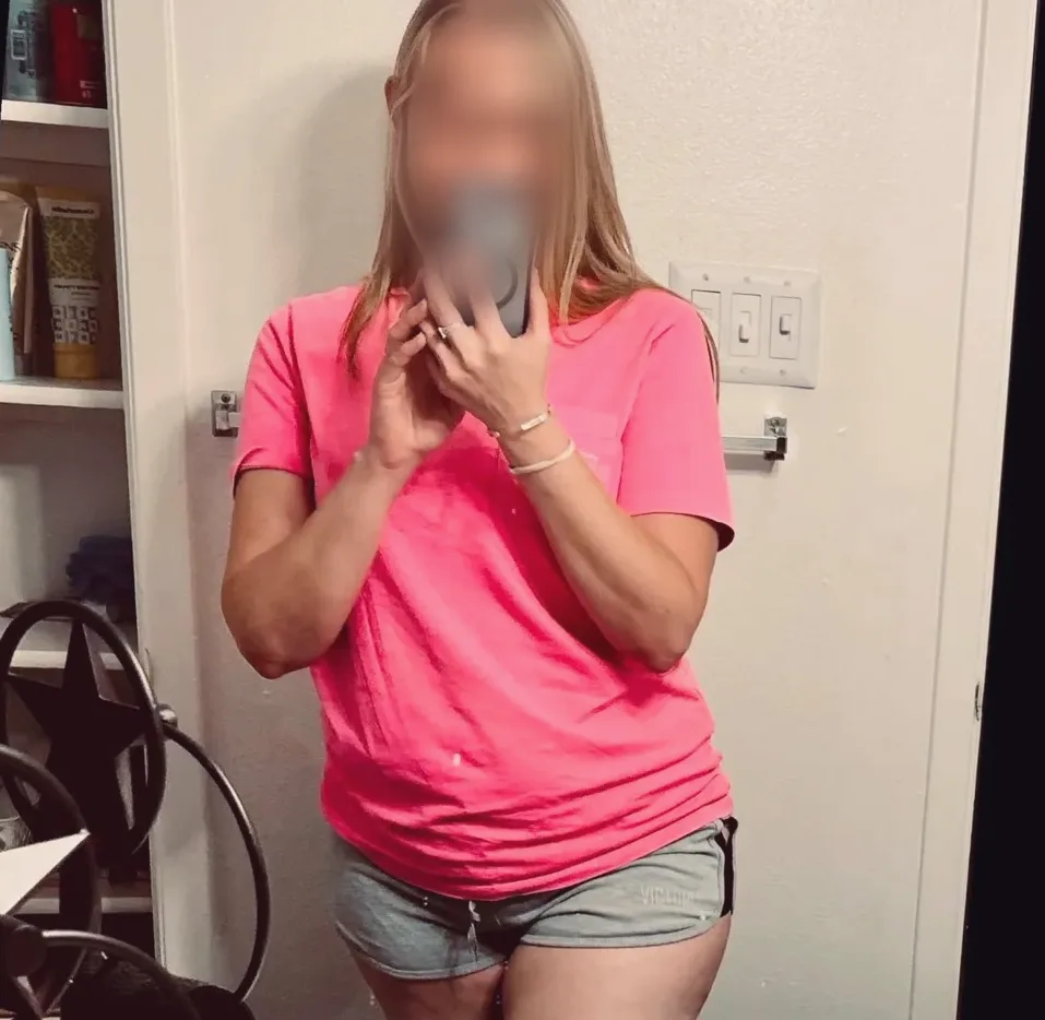 Jasmin, 28
