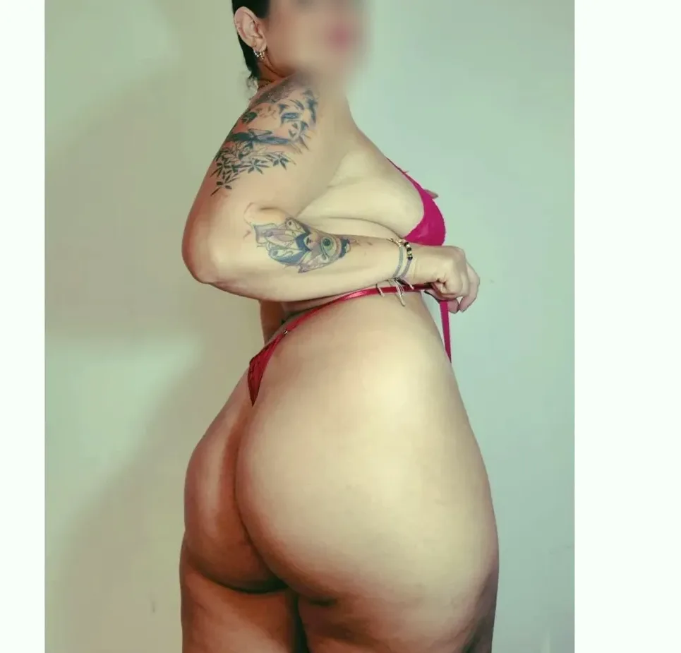 Nicole, 33