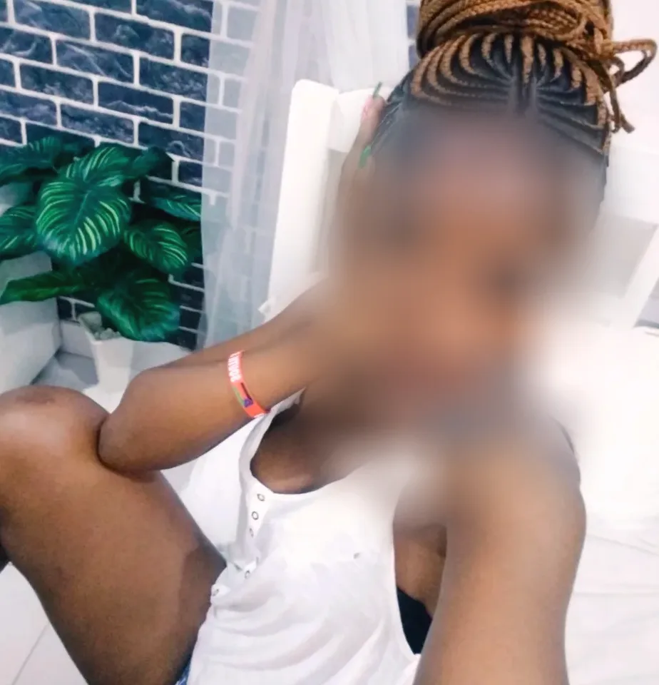 Nina, 32