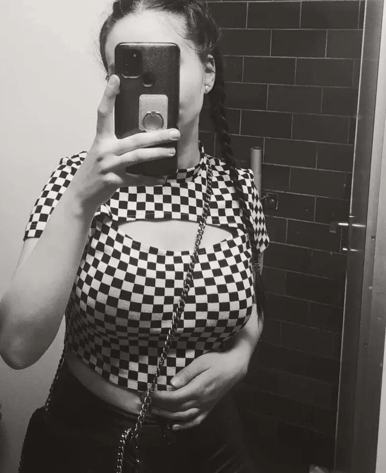 Sophie, 24
